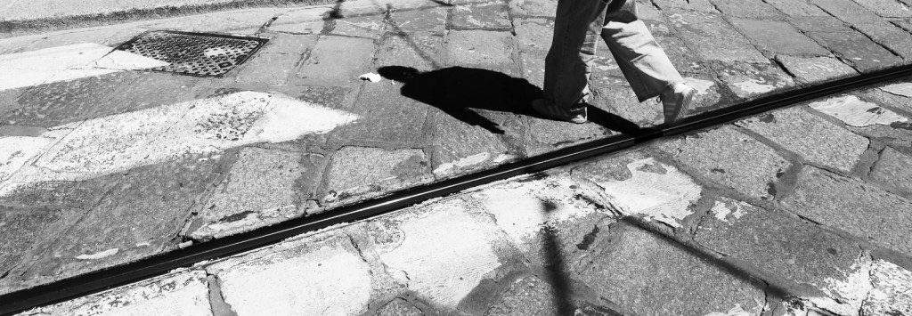 clipping a tram rail with one's toe